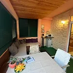 Markov Apartment *