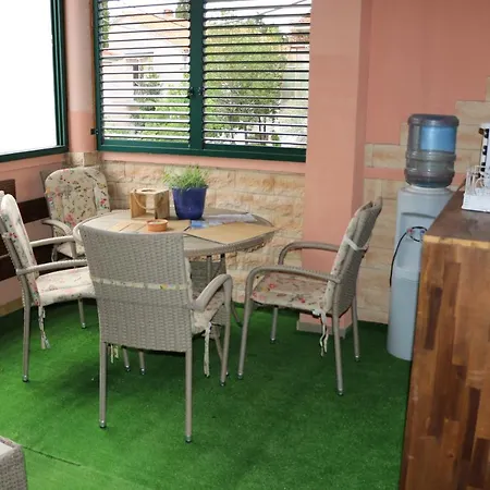 Markov Apartment *