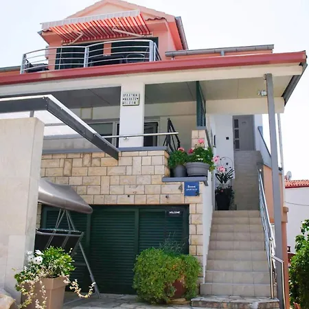 Markov Apartment