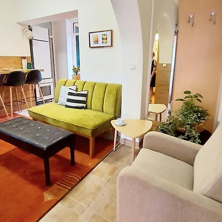 Markov Apartment