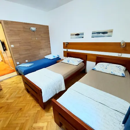Markov Apartment *