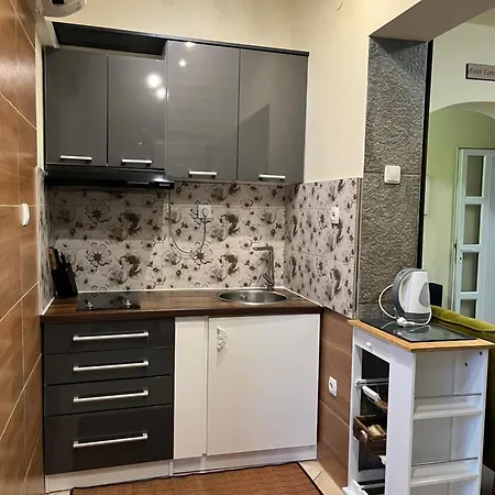Markov Apartment