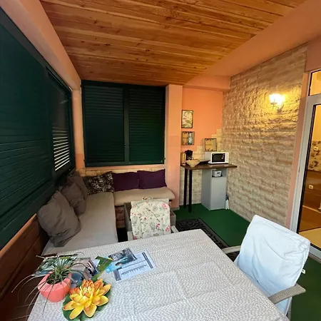 Markov Apartment *