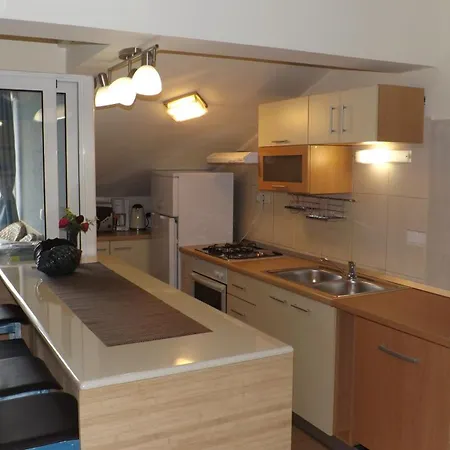 Markov Apartment *